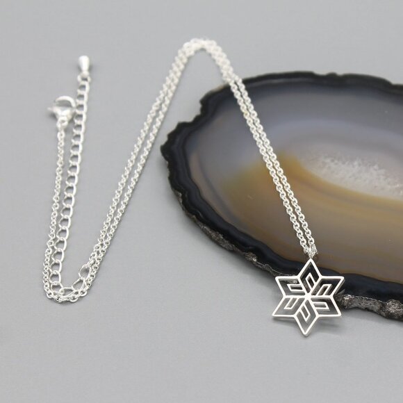 Jewelry necklace snowflake Winter silver tone dainty minimalist modern new - Picture 4 of 8